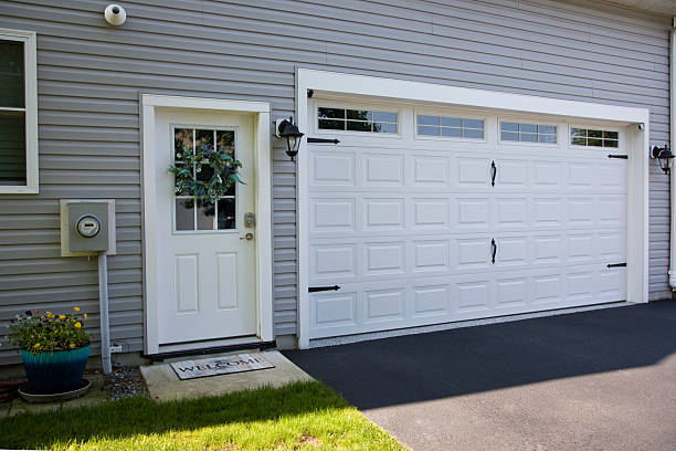 24/7 Emergency Garage Door Panel Replacement experts in Neodesha, KS